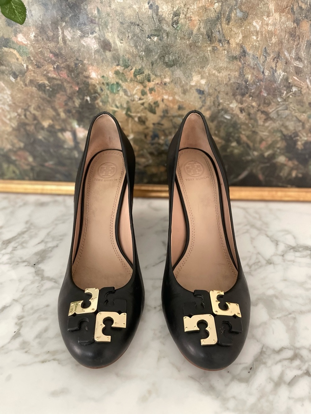 Tory Burch Lowell Logo Wedge Pumps Heels Black Leather Size 9.5 - Picture 3 of 9